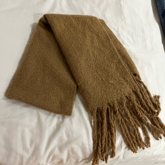Cute and cozy brown scarf - Picture 1 of 2